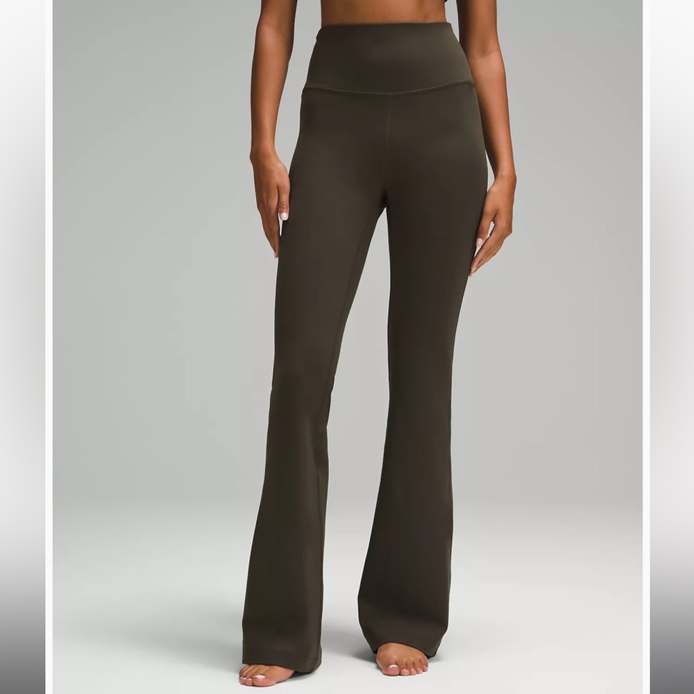 Lululemon groove flare pants size 4 - good condition!!